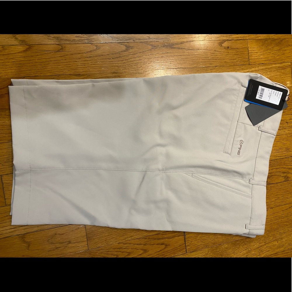 Men’s golf shorts